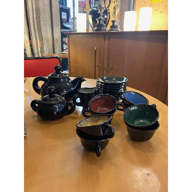 Keraluc earthenware tea service, Quimper, 1950s including 8 cups and saucers, a teapot, a milk jug and a sugar bowl...