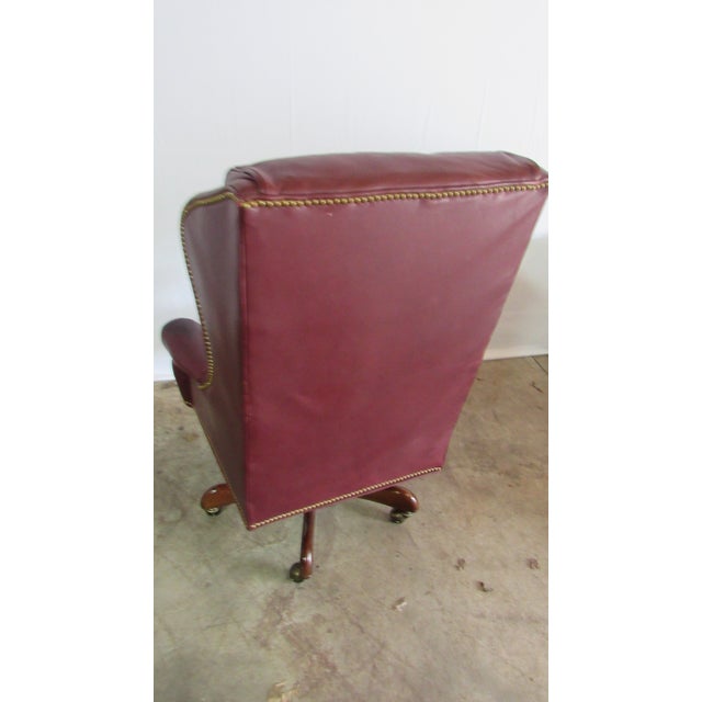 Traditional 1980s Southwood Leather Burgandy Office Chair Swivel Quality For Sale - Image 3 of 12