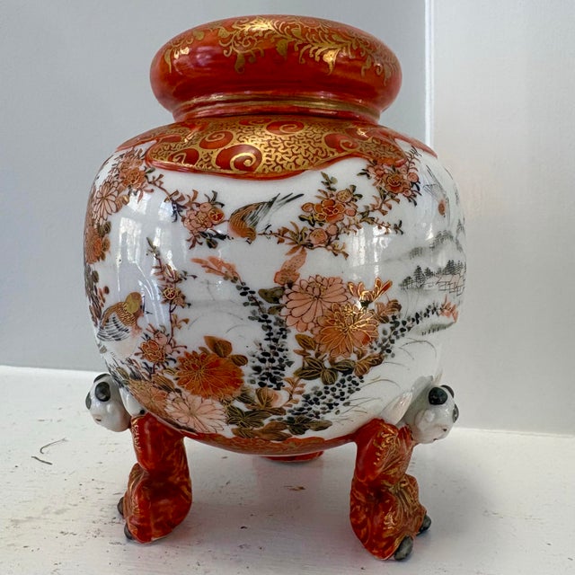 Japanese Kutani Three-Footed Ginger Jar With Lid For Sale In Providence - Image 6 of 11
