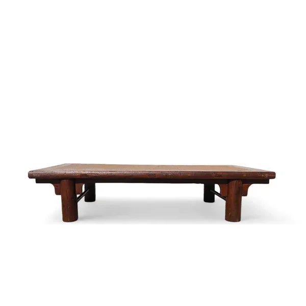 This exceptional 18th-century Chinese coffee table, originating from Shandong province, embodies the elegance of...