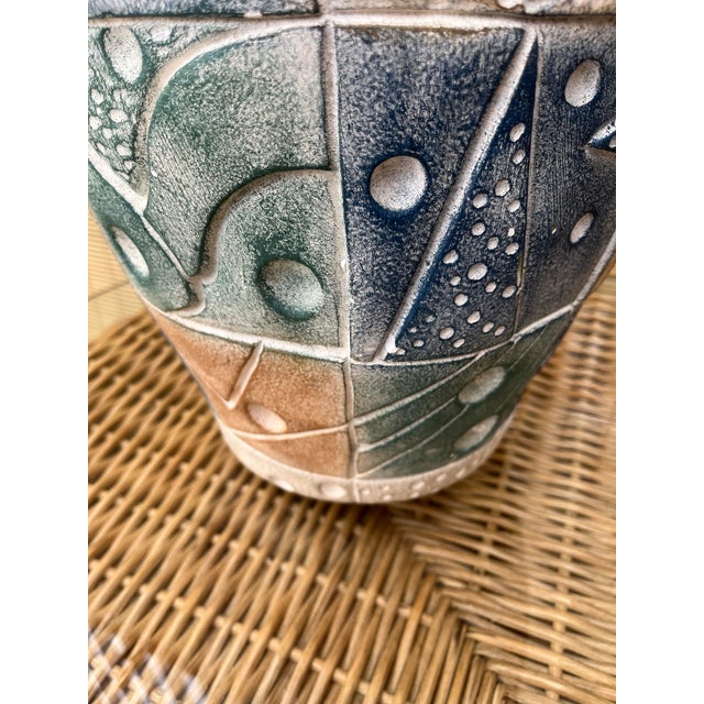 A Pair of Late 20th Century Postmodern Ceramic Table Lamps. For Sale - Image 11 of 18