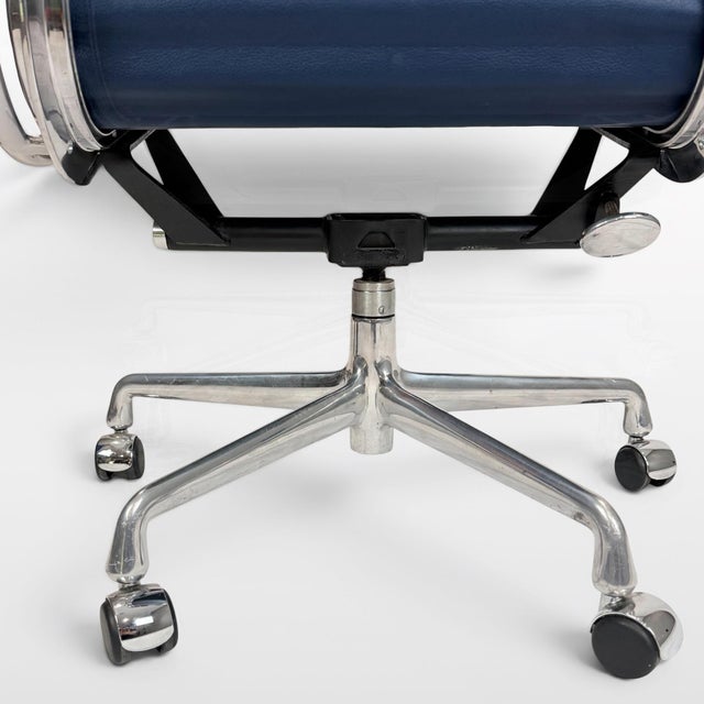 Eames Aluminum Group High-Back Executive Chair by Herman Miller - Blue Leather For Sale - Image 9 of 10