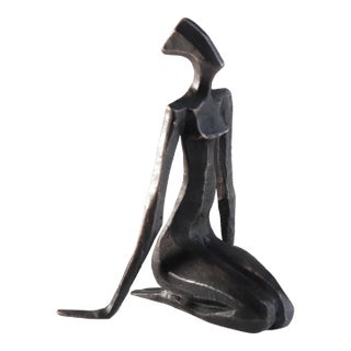 Lisette II (9/25) - Figurative Abstract Bronze Sculpture for Shelf or Table Original Artwork by Nando Kallweit For Sale