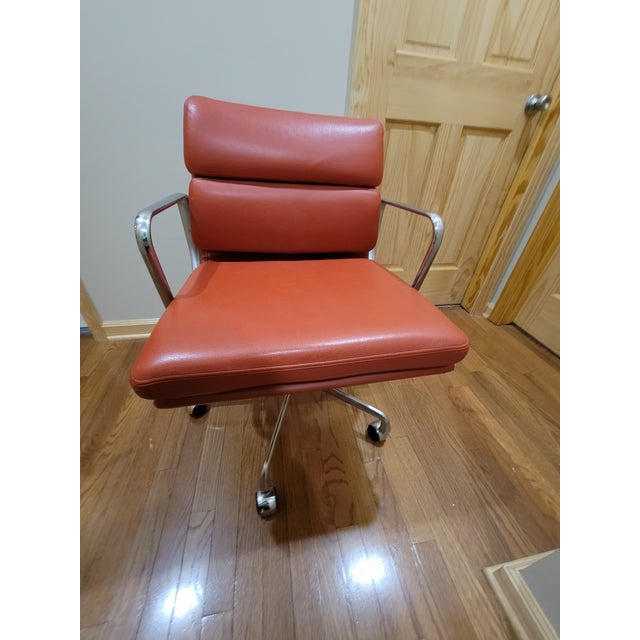 We are selling a new Herman Miller Eames Sofa pad chair. These chairs have the upgraded $2000 Edelman leather option in...