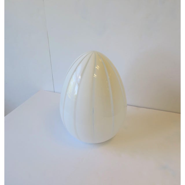 Italian White Vetri Murano EggShape Art Glass Table Lamp, Circa 1970s