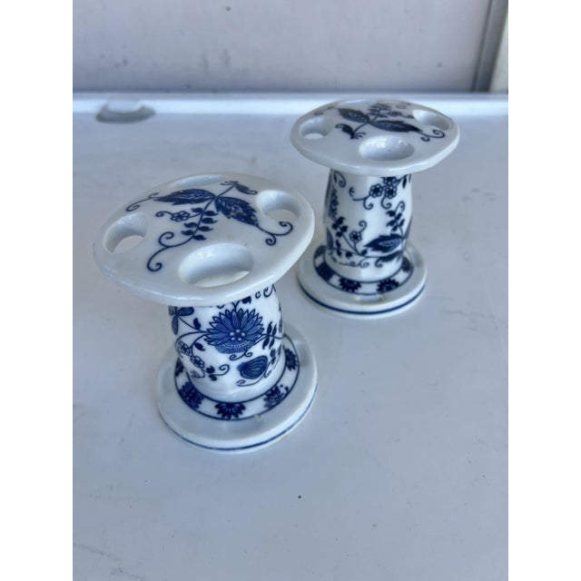 Seymour Mann Vintage Toothbrush Holder Blue & White Onion Pattern Vienna Woods by Seymour Mann For Sale - Image 4 of 5