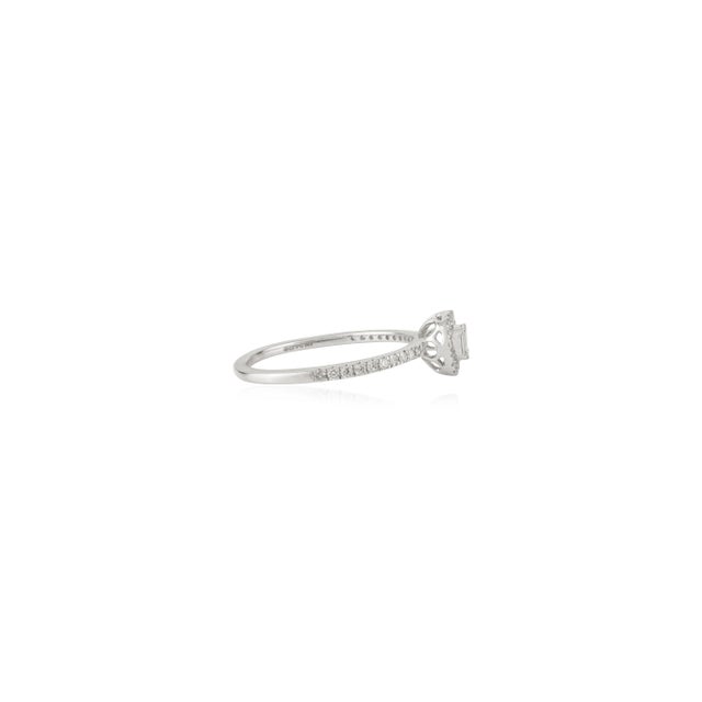 Vintage Cluster Baguette & Round Diamond Ring Made in 14k Gold Size 5.5 For Sale In New York - Image 6 of 12