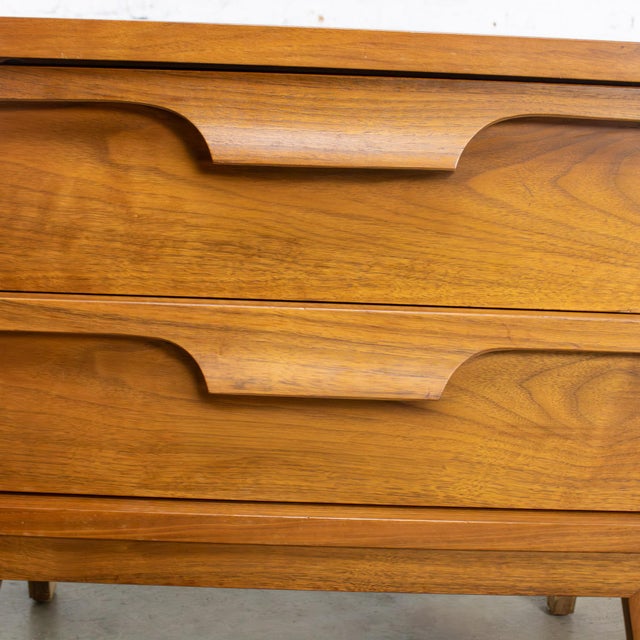 Mid-20th Century MCM Nightstand Side or End Table Attributed to Johnson Carper Fashion Trend Line For Sale - Image 10 of 17