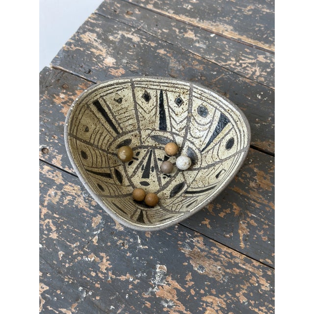 Vintage Triangular Stoneware Bowl With Geometric Glaze Detailing, Circa 1970s For Sale In New York - Image 6 of 14