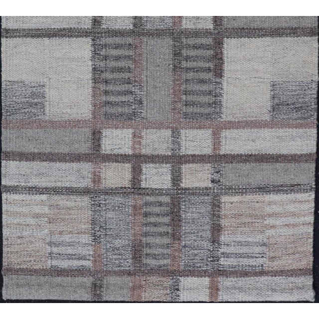 Early 21st Century Modern Scandinavian Flat Weave Rug With Grid Pattern in Gray For Sale - Image 5 of 8