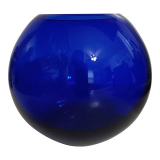 Early 20th Century Art Deco Heisey Glass Cobalt Blue Ball Vase For Sale