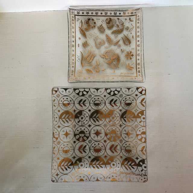 This set includes 2 nut dishes, large one is 6 inches X 6 inches small 5 Inches X 5 inches 1 dish that is 9 1/2 inches...