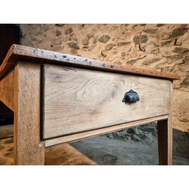 Antique French Farmhouse Dining Table in Oak and Pine, 1900s For Sale - Image 16 of 17