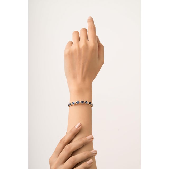Navy Blue Art Deco 10.02 Carat Deep Blue Sapphire Wedding Bracelet in 18k Solid Gold For Sale - Image 8 of 15