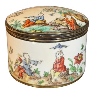 18th Century A Large Silver Gilt Mounted Chantilly Soft Paste Chinoiserie Snuff Box For Sale