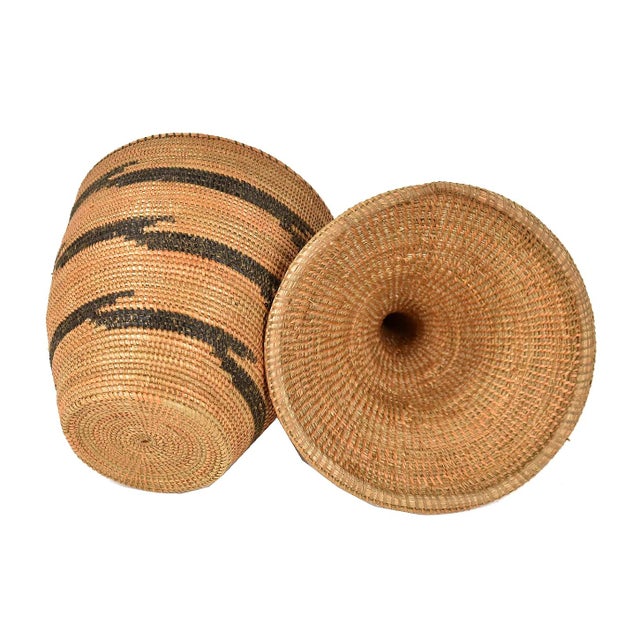 African Early 20th Century Tutsi Lidded Handwoven Basket 7.5 Inch Rwanda For Sale - Image 3 of 3