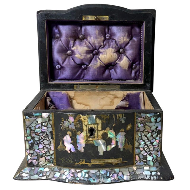 19th Century Japanese Black Lacquer and Mother of Pearl Jewelry Box For Sale - Image 4 of 8