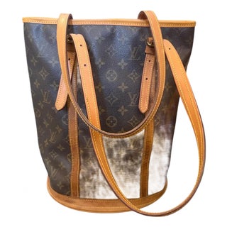 A 2006 Louis Vuitton Monogram Coated Canvas and Leather Bucket Gm Tote Bag For Sale