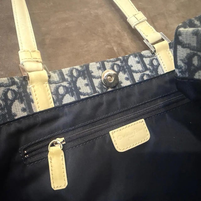 A 2000s John Galliano for Christian Dior Trotter Deep Blue and Cream Tote Bag For Sale - Image 15 of 18
