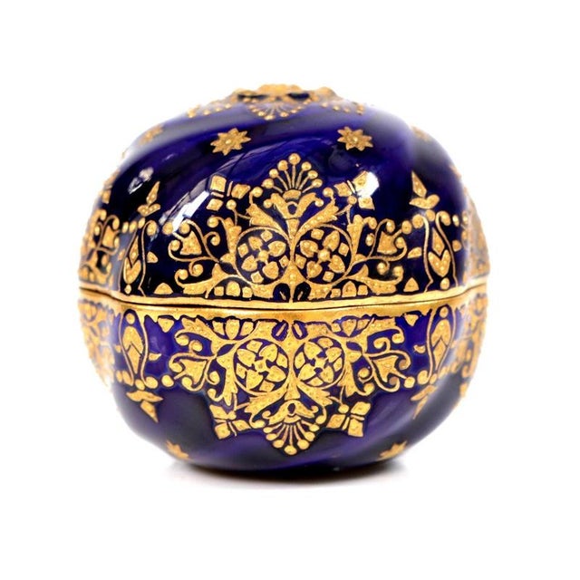 Antique Spherical Cobalt Blue Jewelled Porcelain Trinket Box from Coalport, 1880 For Sale - Image 4 of 11