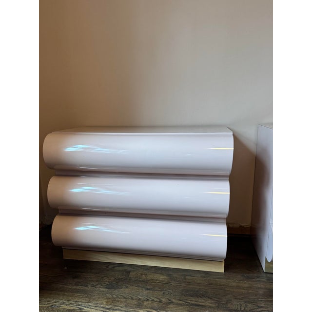 Paper 1980s Postmodern Mauve Bullnose Dresser & Nightstand Set – Lacquered Waterfall Design With Plinth Base For Sale - Image 7 of 7