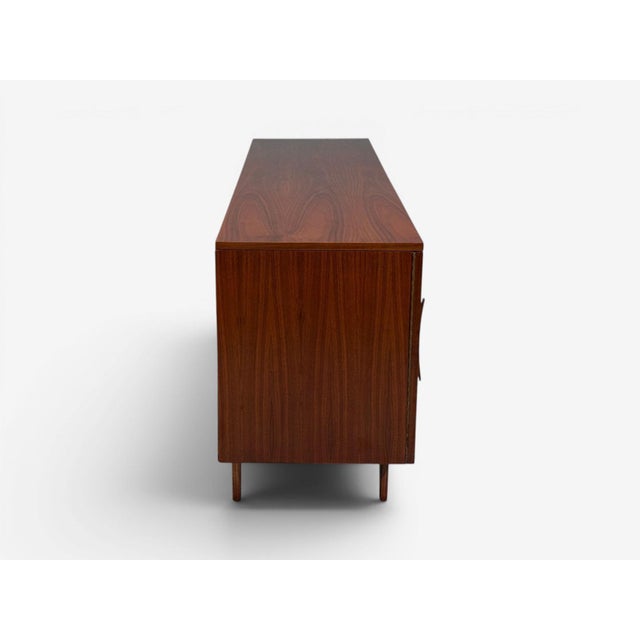 1960s Young Manufacturing, Standard Dreser, Walnut, Usa, 1960s For Sale - Image 5 of 15