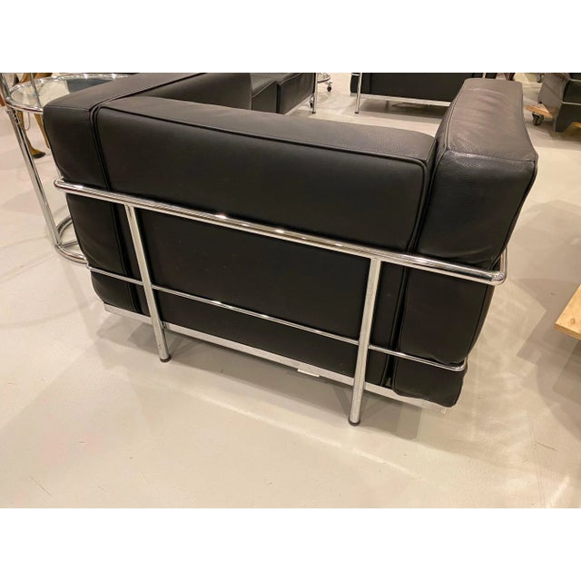 Animal Skin Pair of Chrome and Black Leather Club Chairs in the Style of Le Corbusier For Sale - Image 7 of 8