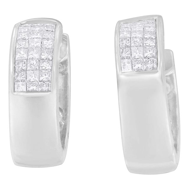 14K White Gold 1 1/8 cttw Princess and Round Cut Diamond Huggie Earrings (H-I, VS1-VS2) For Sale