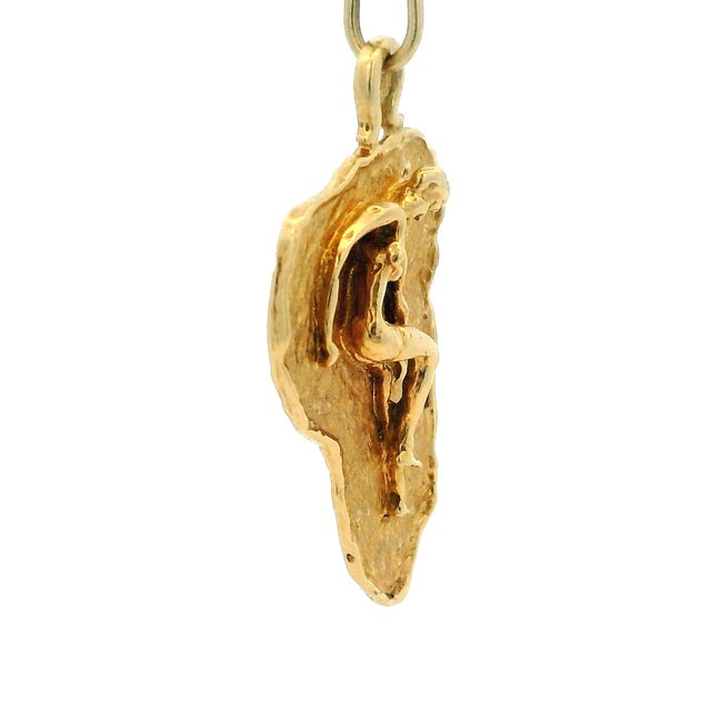 1950s Italian Handmade Modern Dancer 14k Gold Pendant For Sale - Image 4 of 10