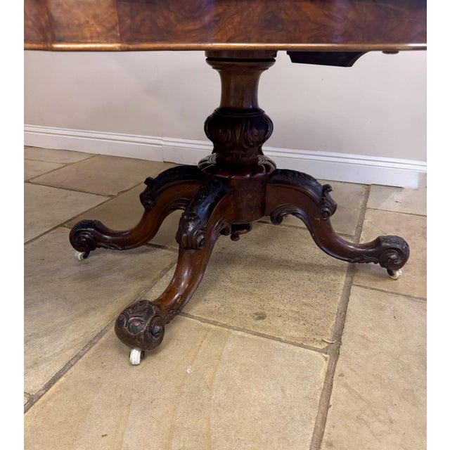 Fantastic quality antique Victorian burr walnut loo table, having a quality burr walnut loo table with a well figured...