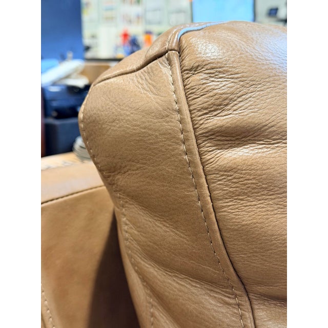 Early 21st Century Pair of Bassett Jackson Umber Leather Club Chairs With Nailhead Trim For Sale - Image 5 of 9