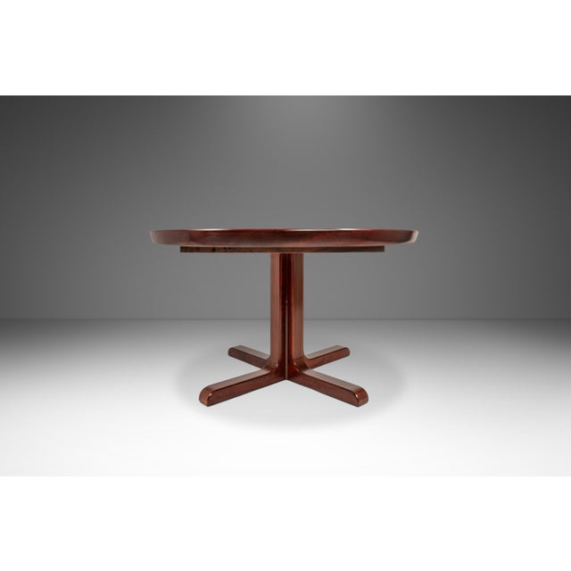 1970s Mid-Century Danish Modern Dining Table W/ Pedestal Base in Rosewood by Skovby Møbelfabrik, Denmark, C. 1970s For Sale - Image 5 of 18