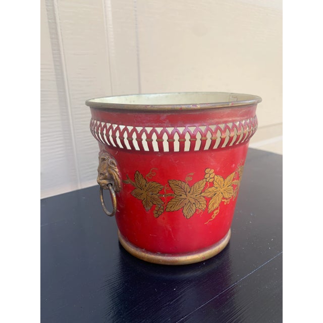 French Provincial French Red & Gold Tole Cachepot With Lion Head Handles and Pierced Gallery Rim For Sale - Image 3 of 8