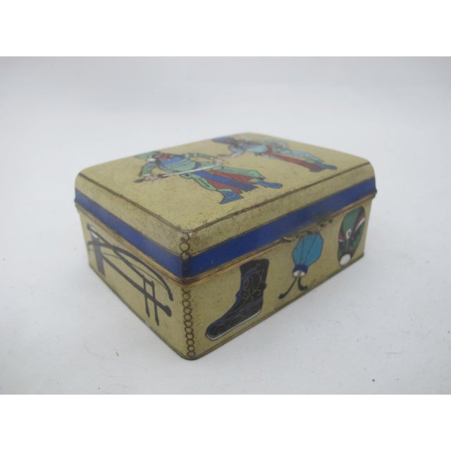 Early 20th Century Japanese Marked China Yellow Enamel Warrior Samurai Figures Cloisonne Lidded Box For Sale - Image 5 of 10