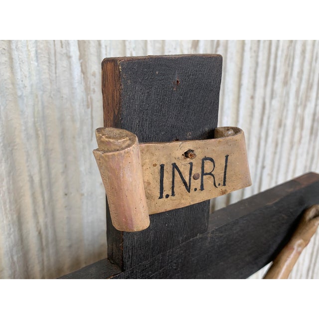 Early 20th Century Art Decò Hand Carved Wooden Crucifix with Stunning Bronze Corpus of Christ For Sale - Image 4 of 18