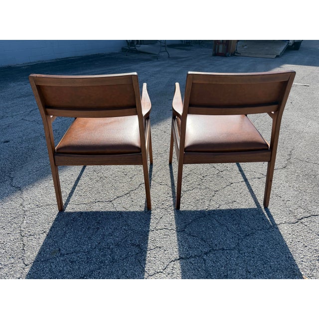 Mid-Century Modern Mid-Century Modern Jens Risom Model C140 "Playboy" Walnut Armchairs - A Pair For Sale - Image 3 of 10