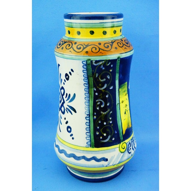 1950s 20th Century Renaissance Albarello Pharmacy Vase in Majolica Ceramic from Deruta, Italy, 1950s For Sale - Image 5 of 18