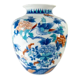 20th Century Japanese Kakiemon Style Art Pottery Vase With Wood Box