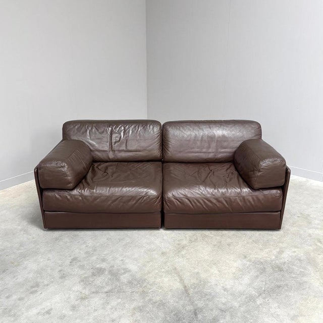 Remarks: Mid century sofa / daybed by De Sede, model DS 76, Switzerland 1970s. Two elements upholstered with brown...