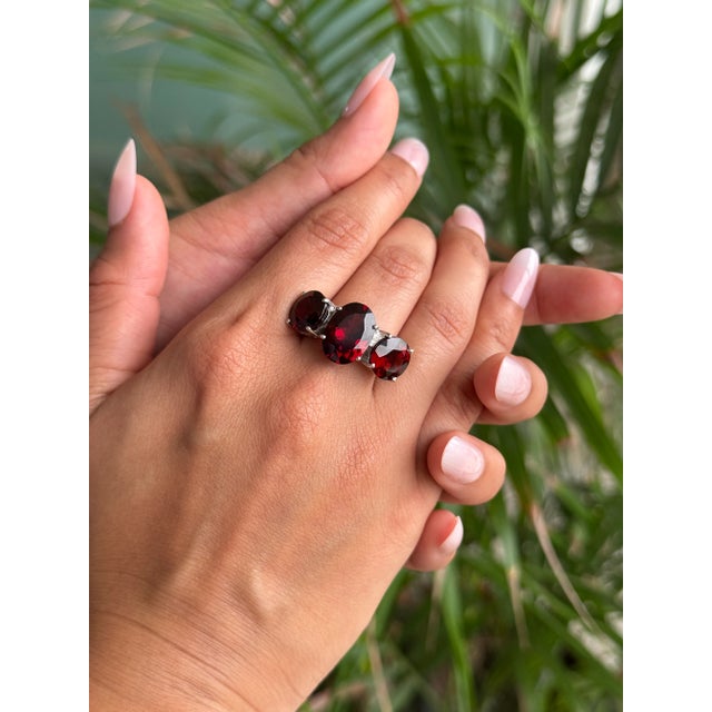 Classic 925 Silver Three Stone Prong Set Statement Ring With Red Garnet - Size 6.5 For Sale - Image 6 of 14