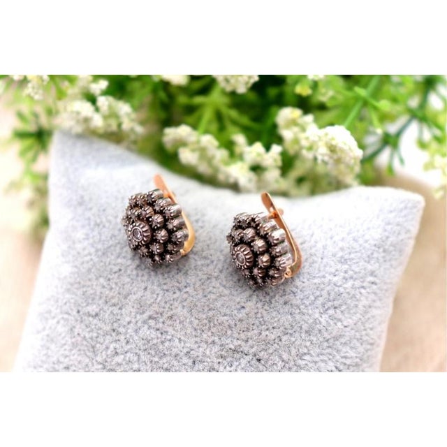 Earrings in 19.2k Gold and Paw with Diamonds, Set of 2, in Worn conditions. Designed 1890 to 1919