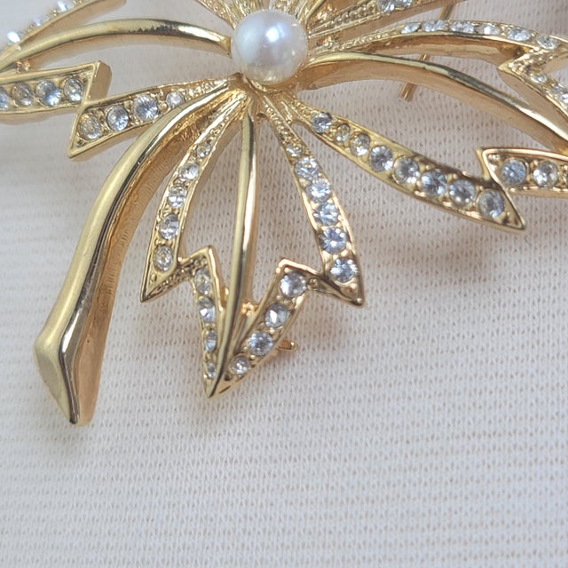 Vintage Napier 1980s Gold Maple Leaf Brooch Faux Pearl Rhinestone Statement Pin For Sale - Image 10 of 17