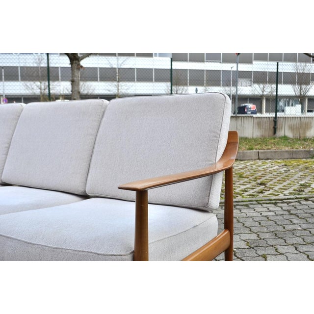 Mid-Century Walnut Sofa from Knoll Antimott, 1960s For Sale - Image 6 of 17