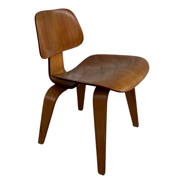 DCW Dining Chair in Walnut by Charles and Ray Eames for Herman Miller, 1950s For Sale