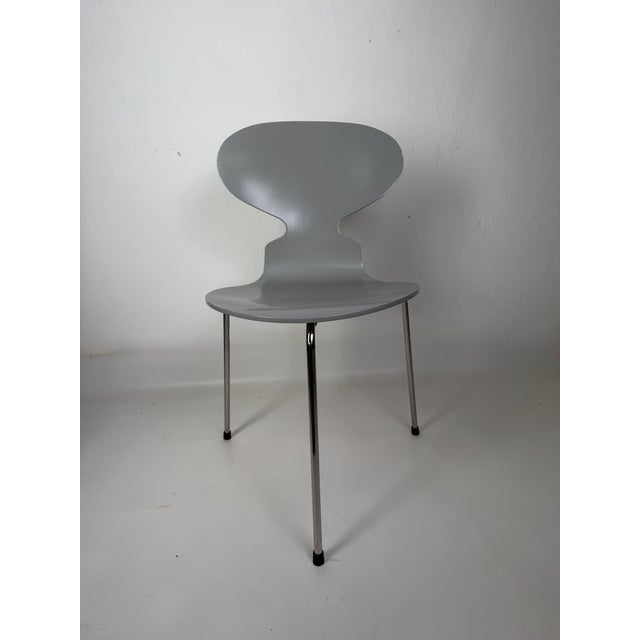 Mid-Century Modern Ant 3101 Chair in Grey by Arne Jacobsen for Fritz Hansen, Denmark, 1990s, Set of 8 For Sale - Image 3 of 8