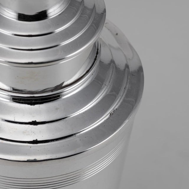 Mid 20th Century Art Deco English Silver Plated Cocktail Shaker, 1950s For Sale - Image 4 of 8