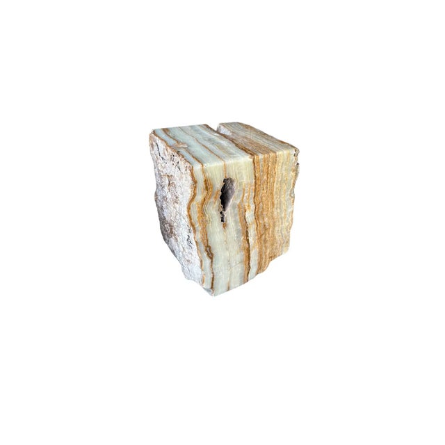 2020s Jupiter Onyx Marble Side Table With Stunning Textures, Modern Organic For Sale - Image 5 of 8