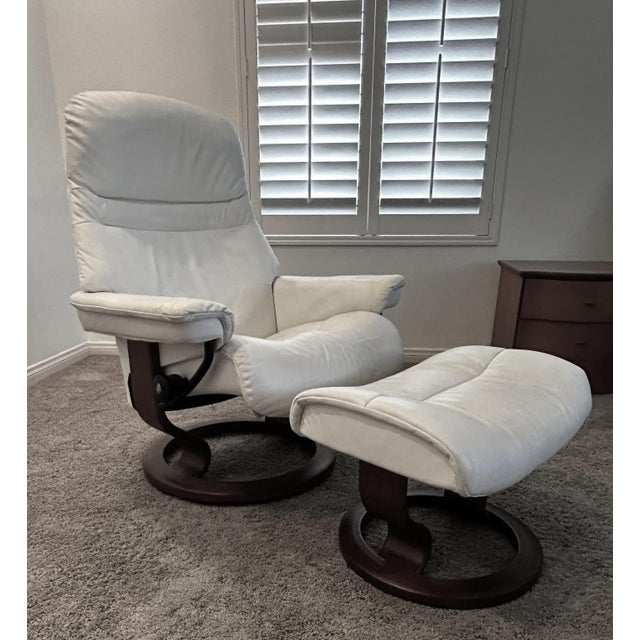 The iconic Stressless lounge chair and matching ottoman in White Leather and Rosewood by Ekornes represent the pinnacle of...