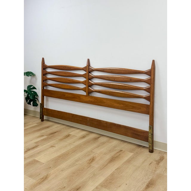 This striking vintage Heritage Furniture Company mid-century modern pointed king headboard is a bold and distinctive...