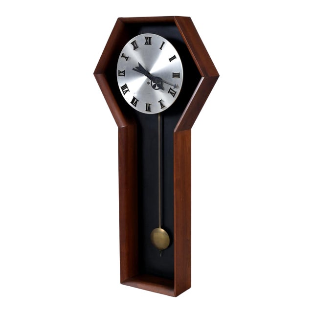 Arthur Umanoff for Howard Miller Model 557 Serviced Meridian Wall Clock For Sale